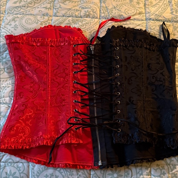 Black and red corset - Picture 9 of 9